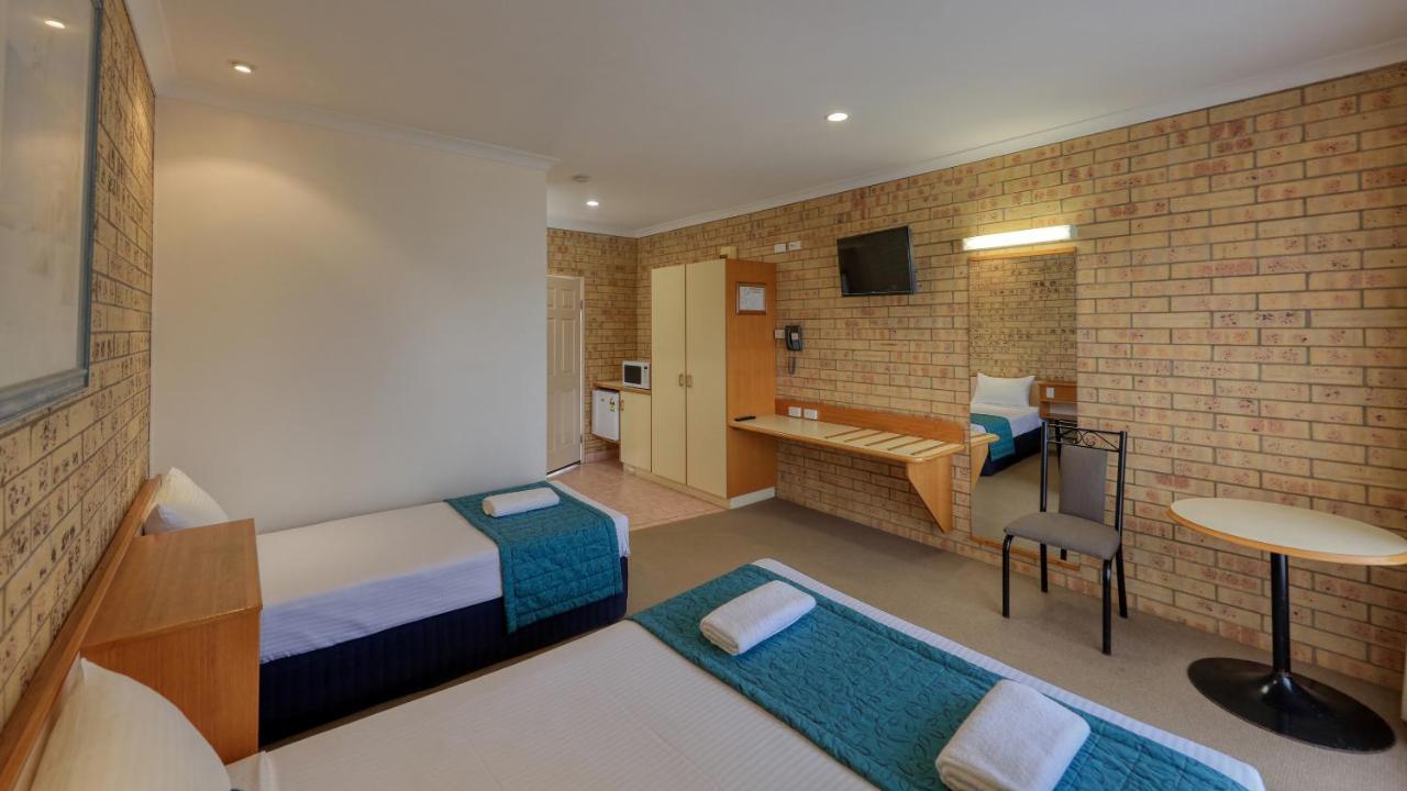 Mulga Country Motor Inn Чарлєвілль Екстер'єр фото