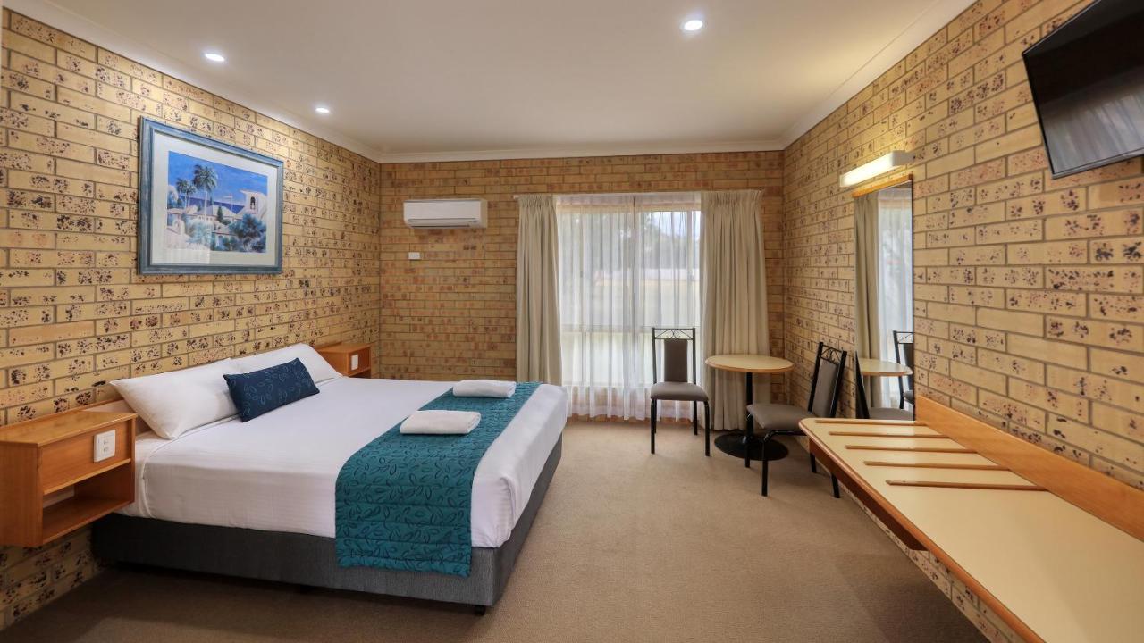 Mulga Country Motor Inn Чарлєвілль Екстер'єр фото