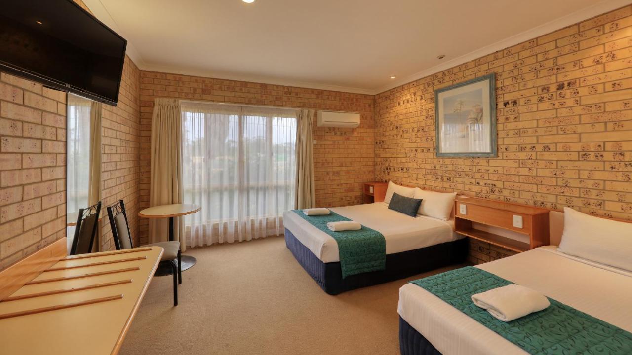 Mulga Country Motor Inn Чарлєвілль Екстер'єр фото