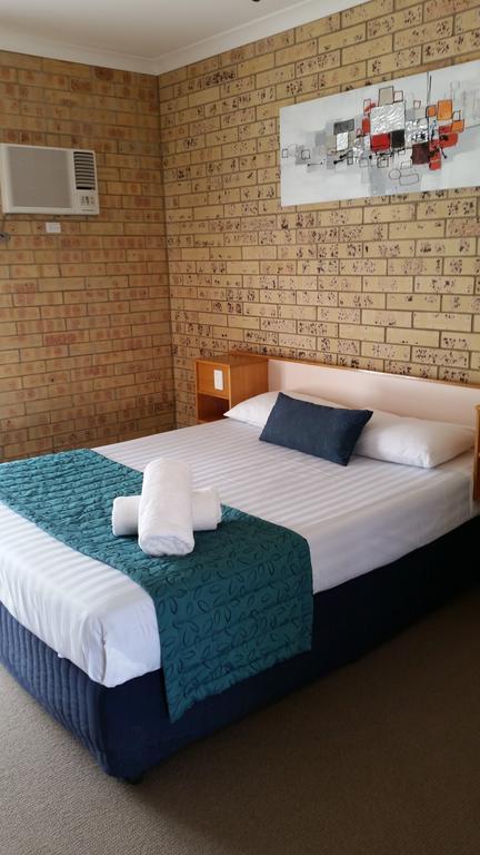 Mulga Country Motor Inn Чарлєвілль Екстер'єр фото